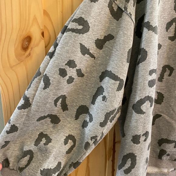 Easel Leopard Print Oversized Sweatshirt Gray Boho Balloon Sleeve Top - Picture 3 of 9